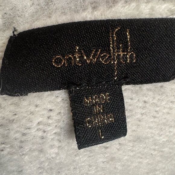 Super sweet embroidered heart print black and white sweater size large - Picture 5 of 7